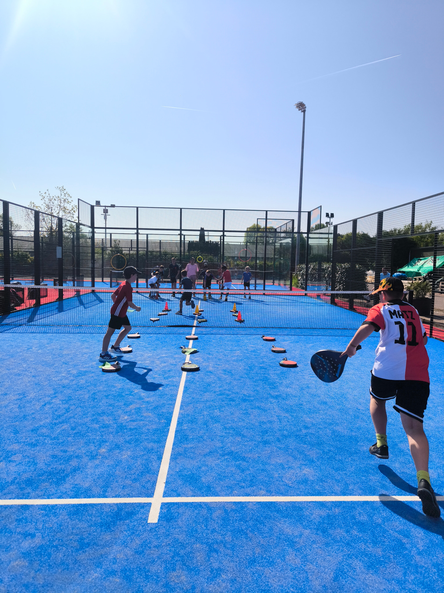 Raulito coaching young padel players